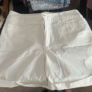 Bill Blass Jeans in a size 14, made from 100% cotton